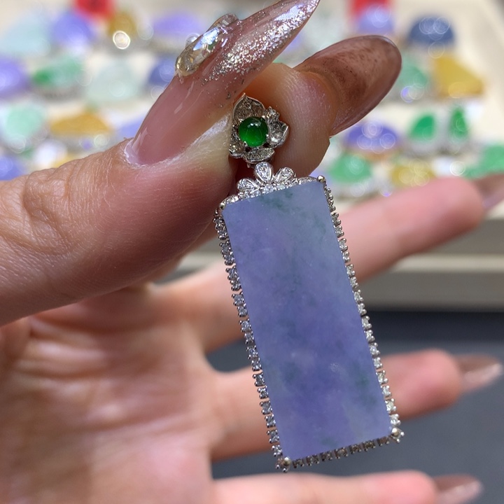 翡翠颈饰18K金镶嵌翡翠