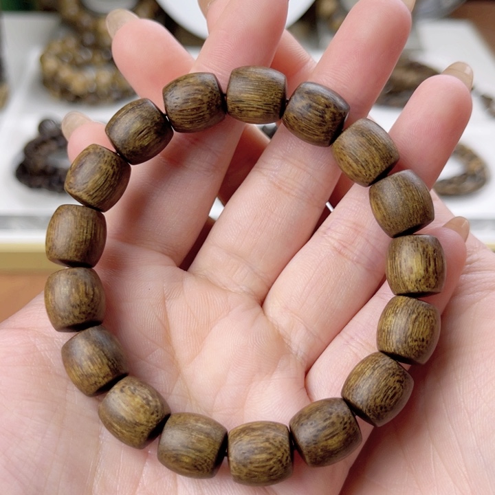沉香手串越南富森红土沉香瘤疤沉水老料1.2