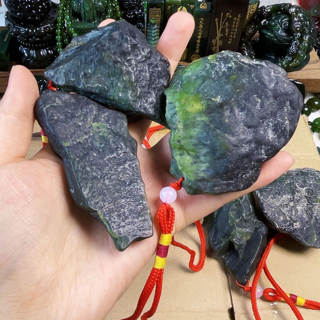 ༺***༻未镶嵌蛇纹石玉颈饰