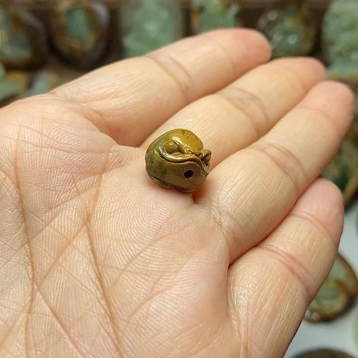 小***小岫岩河磨玉（透闪石质玉）未镶嵌颈饰