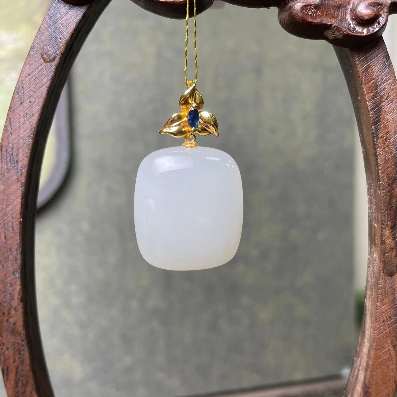 【玉冠珠宝】18K镶金和田玉平安牌吊坠精美34*20mm（赠链）多样性发一