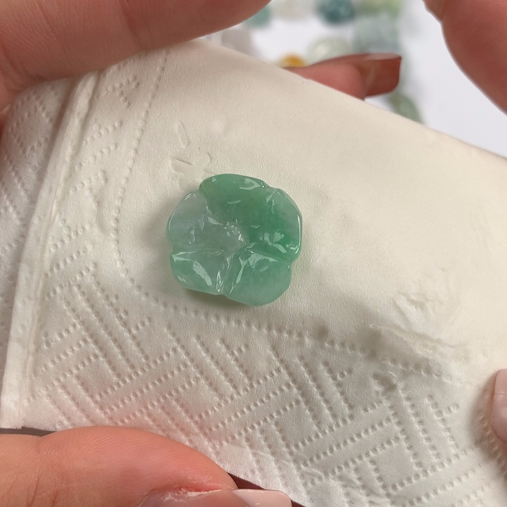 翡翠颈饰未镶嵌花花