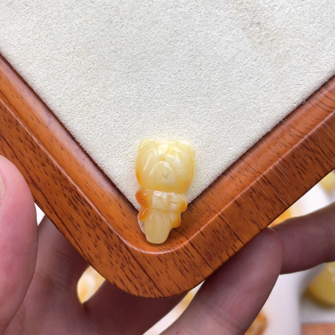 琥珀裸石未镶嵌蜜蜡