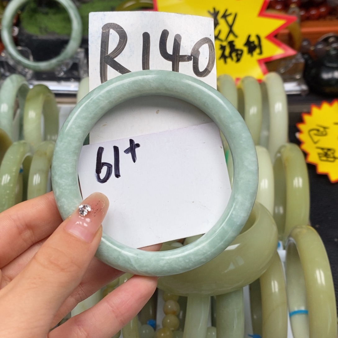 ****女蛇纹石玉未镶嵌手镯