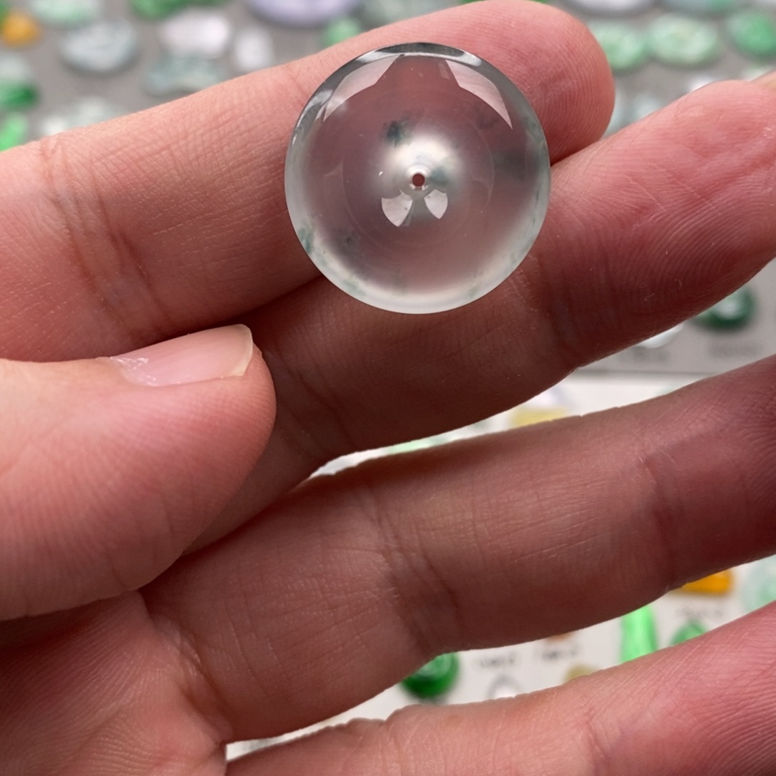 翡翠颈饰未镶嵌扣子