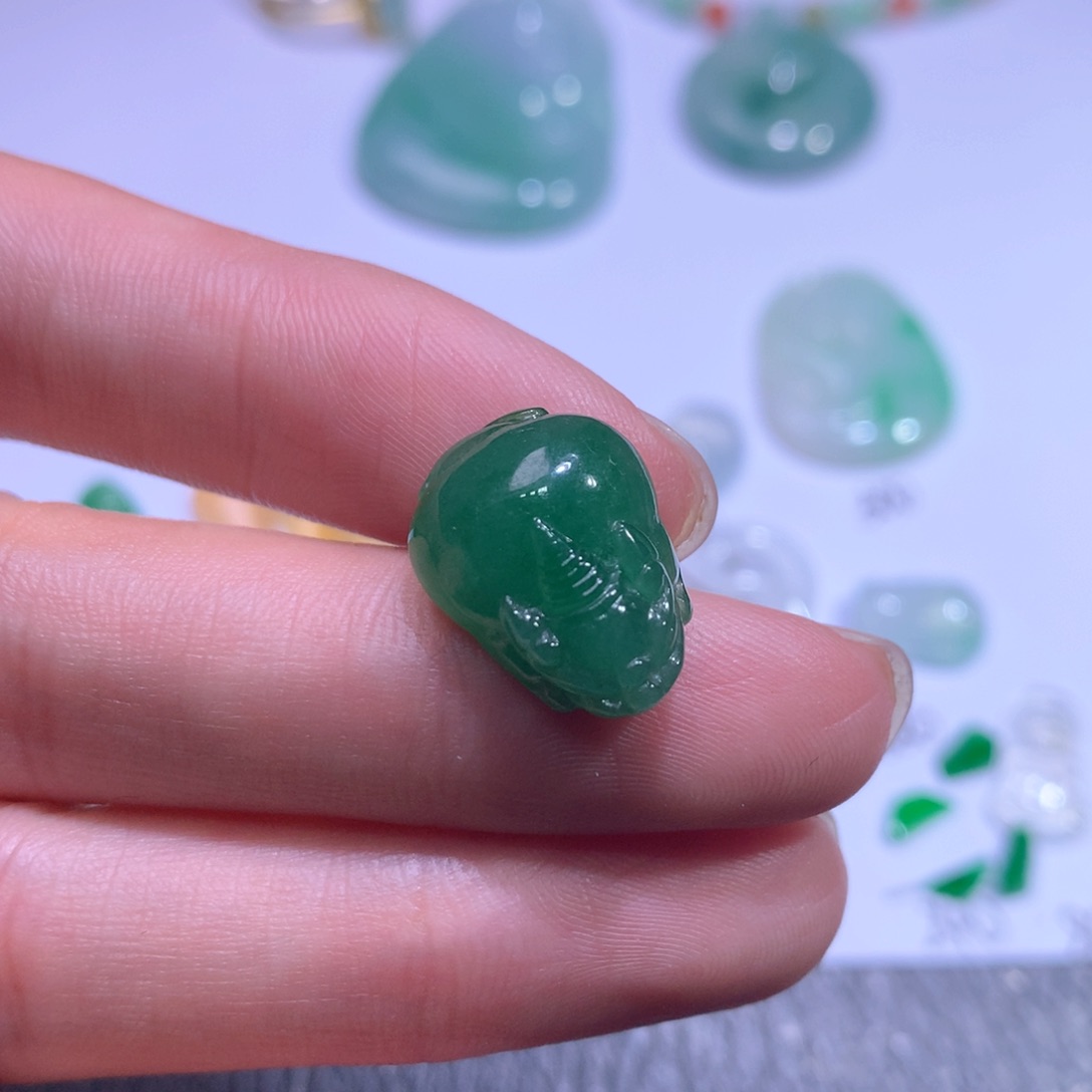 翡翠颈饰未镶嵌金蟾