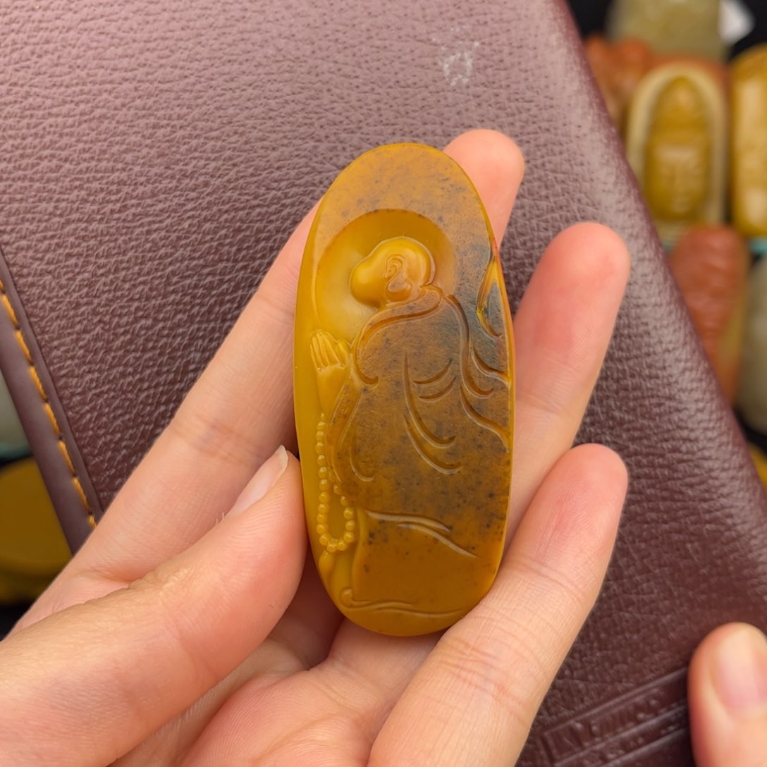 石英质玉吊坠未镶嵌江****司