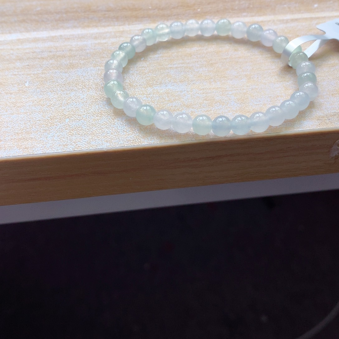 翡翠颈饰未镶嵌吊坠