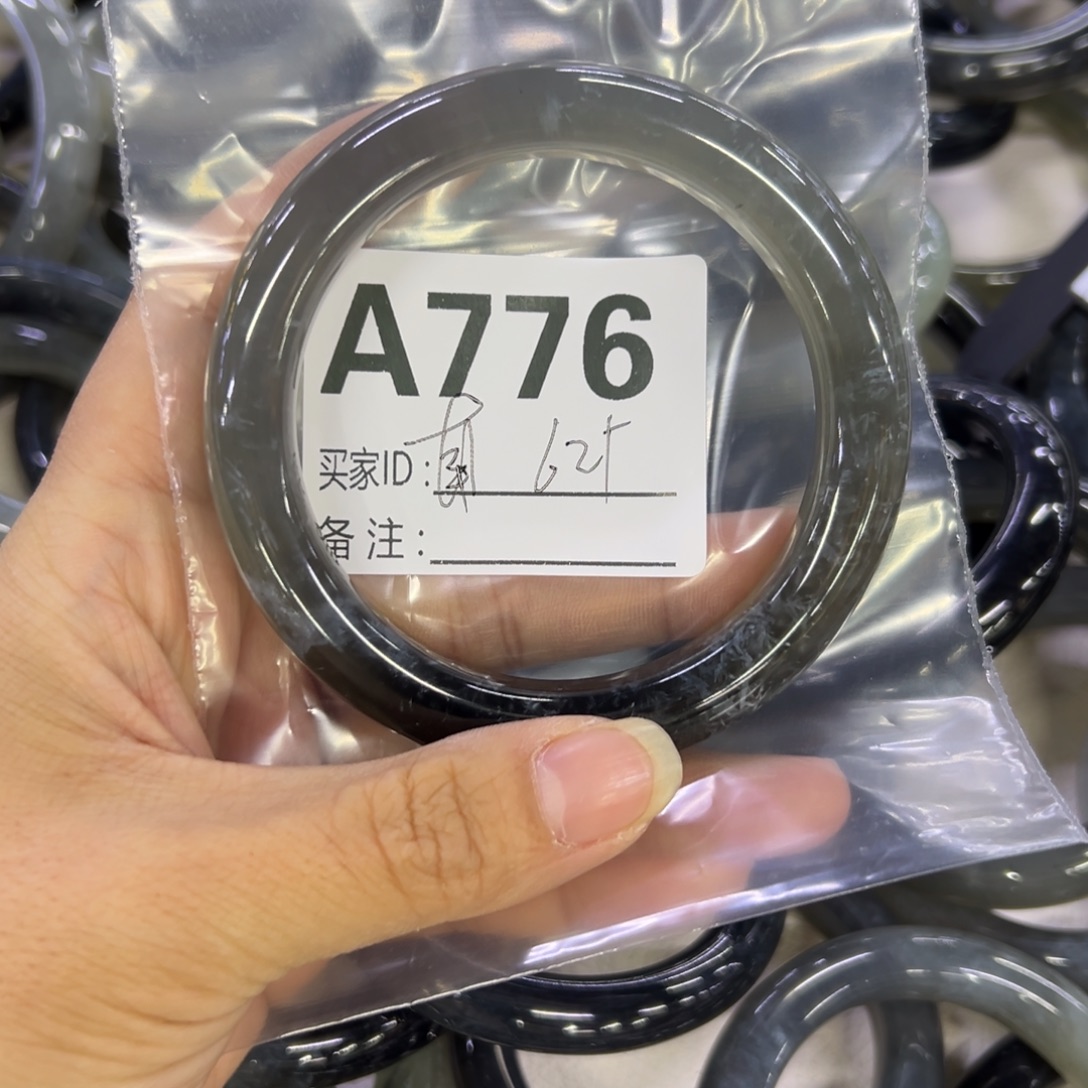 南***燕蛇纹石玉未镶嵌手镯