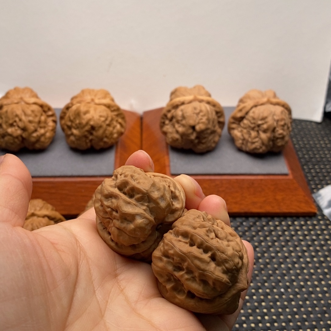 文玩核桃把件全品白茬边33左右