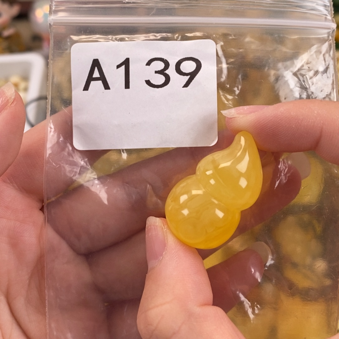 未镶嵌琥珀珠宝奇石