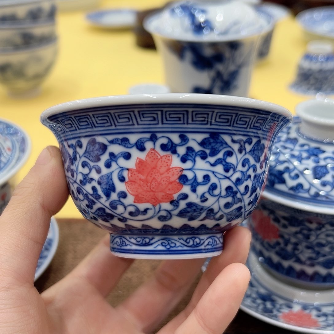 ?**㔫正宗柴窑缠枝莲压手杯