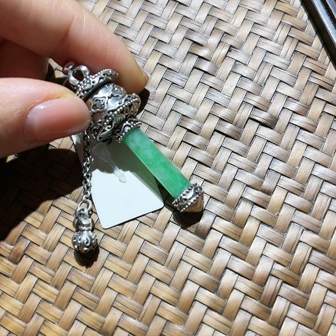 翡翠银S925镶嵌颈饰个性十足时尚