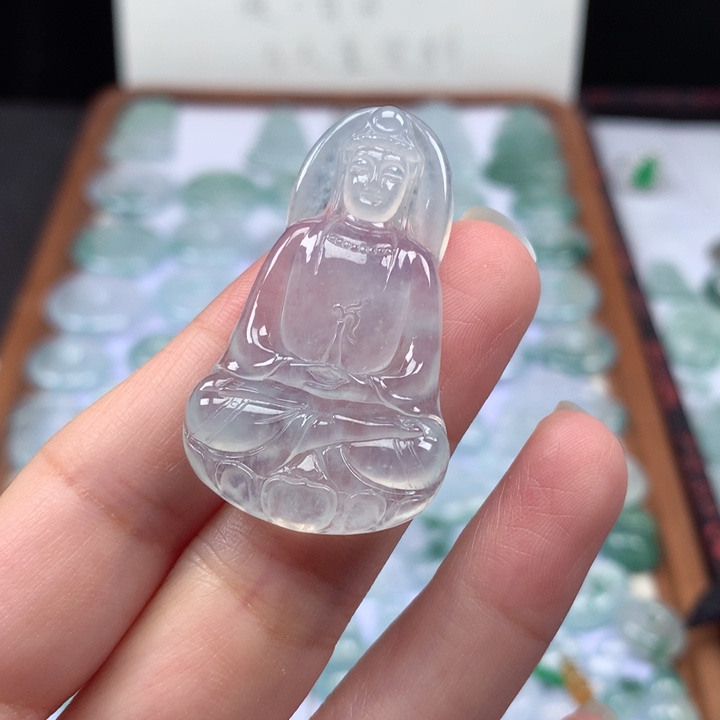 颈饰未镶嵌翡翠冰种素衣观音