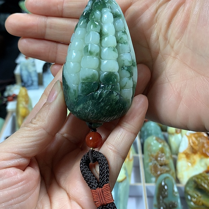 蛇纹石玉手把件未镶嵌天****司