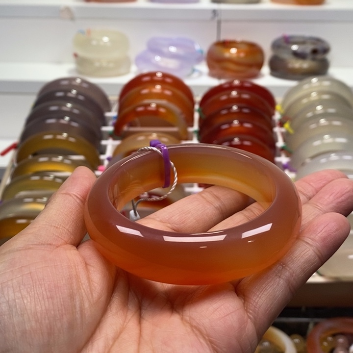 玛瑙/玉髓未镶嵌手镯圈口58渐变俏色纹雾