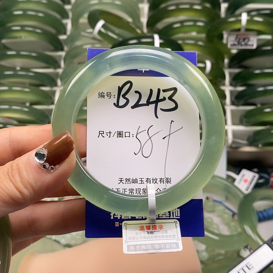 一***田蛇纹石玉未镶嵌手镯