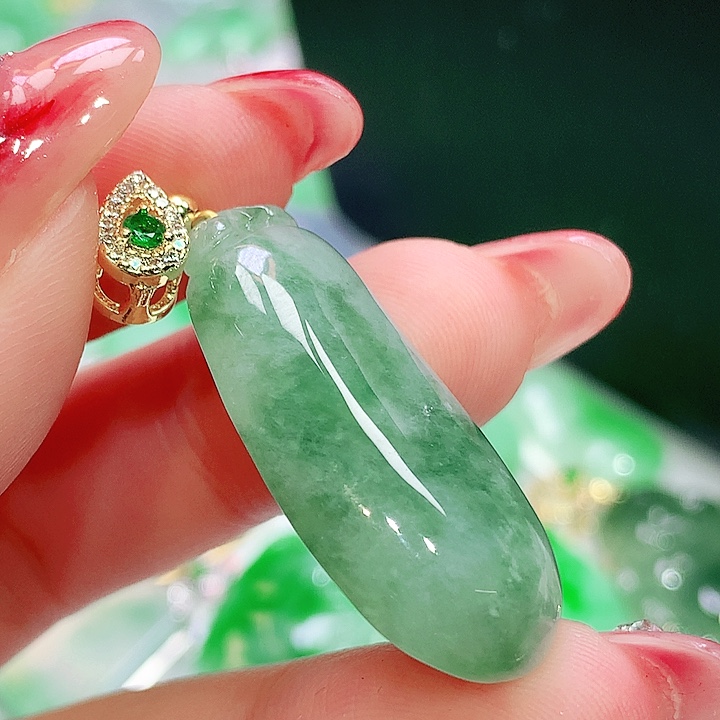 翡翠未镶嵌颈饰翡翠