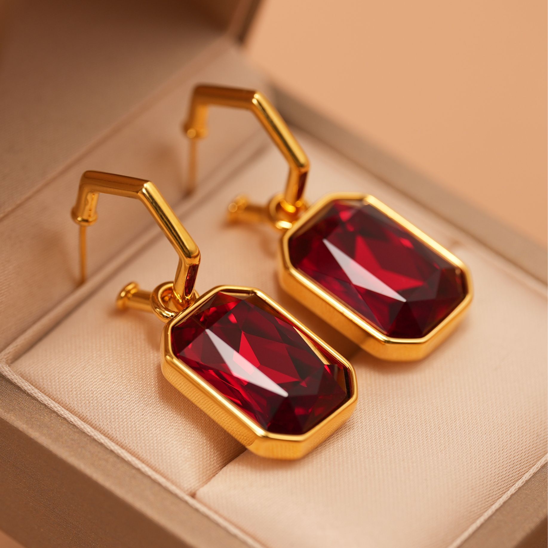 铜合金合成锆石耳饰 【聚餐必备耳环】吊坠项链女耳环轻奢大气耳饰