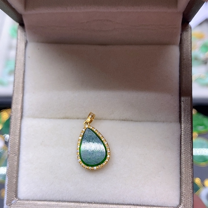 翡翠颈饰18K金镶嵌天然翡翠