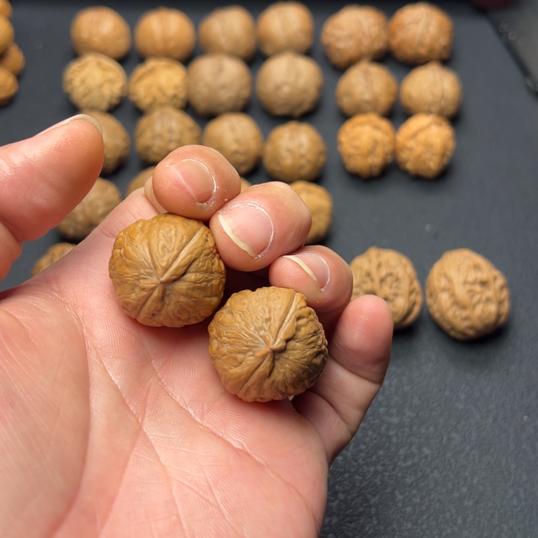 文玩核桃把件瓷娃娃