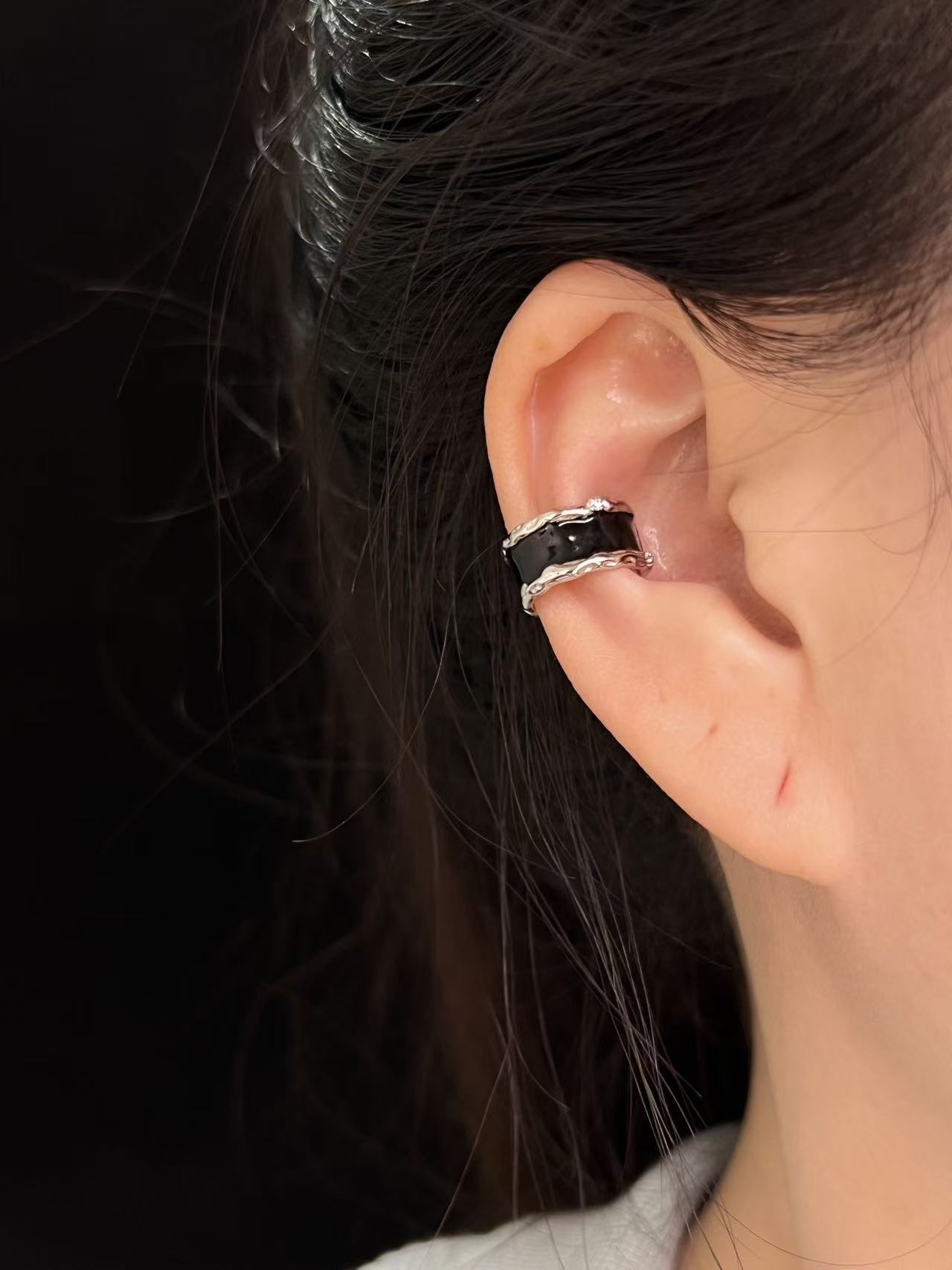 925银耳饰 肌理黑釉白锆耳骨夹（单只）时尚高级轻奢潮流个性