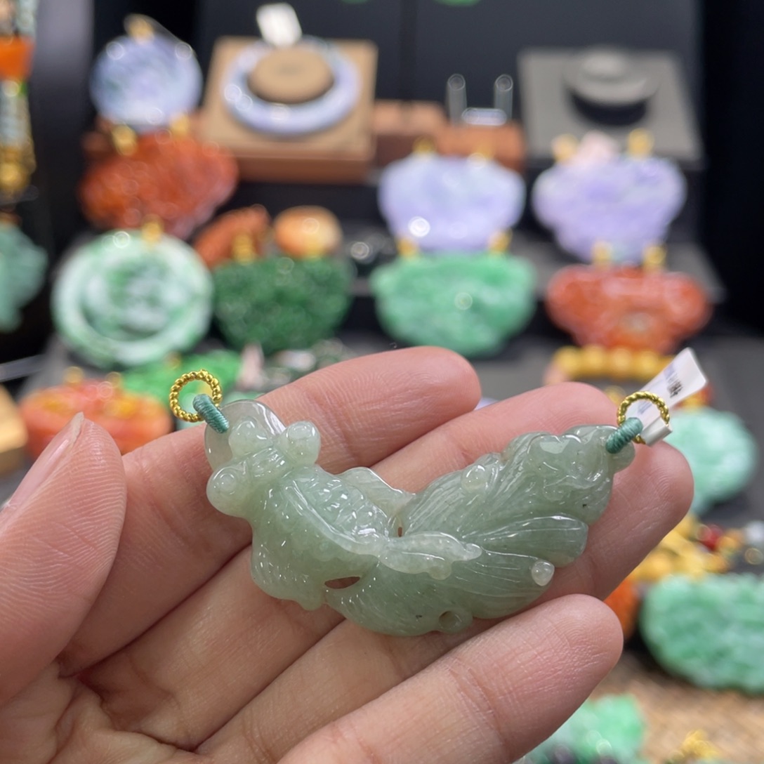 翡翠颈饰未镶嵌。*。代编织