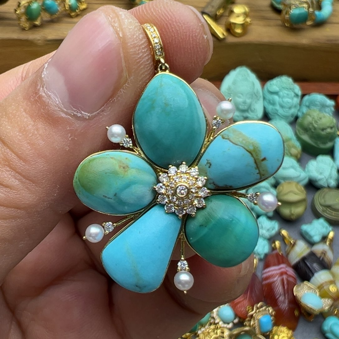 绿松石颈饰18K金镶嵌