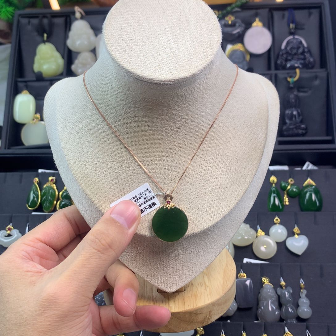 和田玉吊坠18K金镶嵌