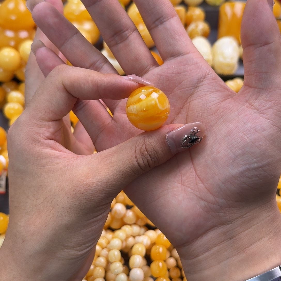 蜜蜡未镶嵌珠宝奇石