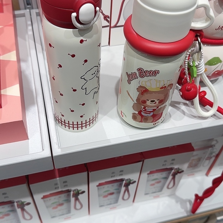 皮质铁合金两个水杯哦哦哦