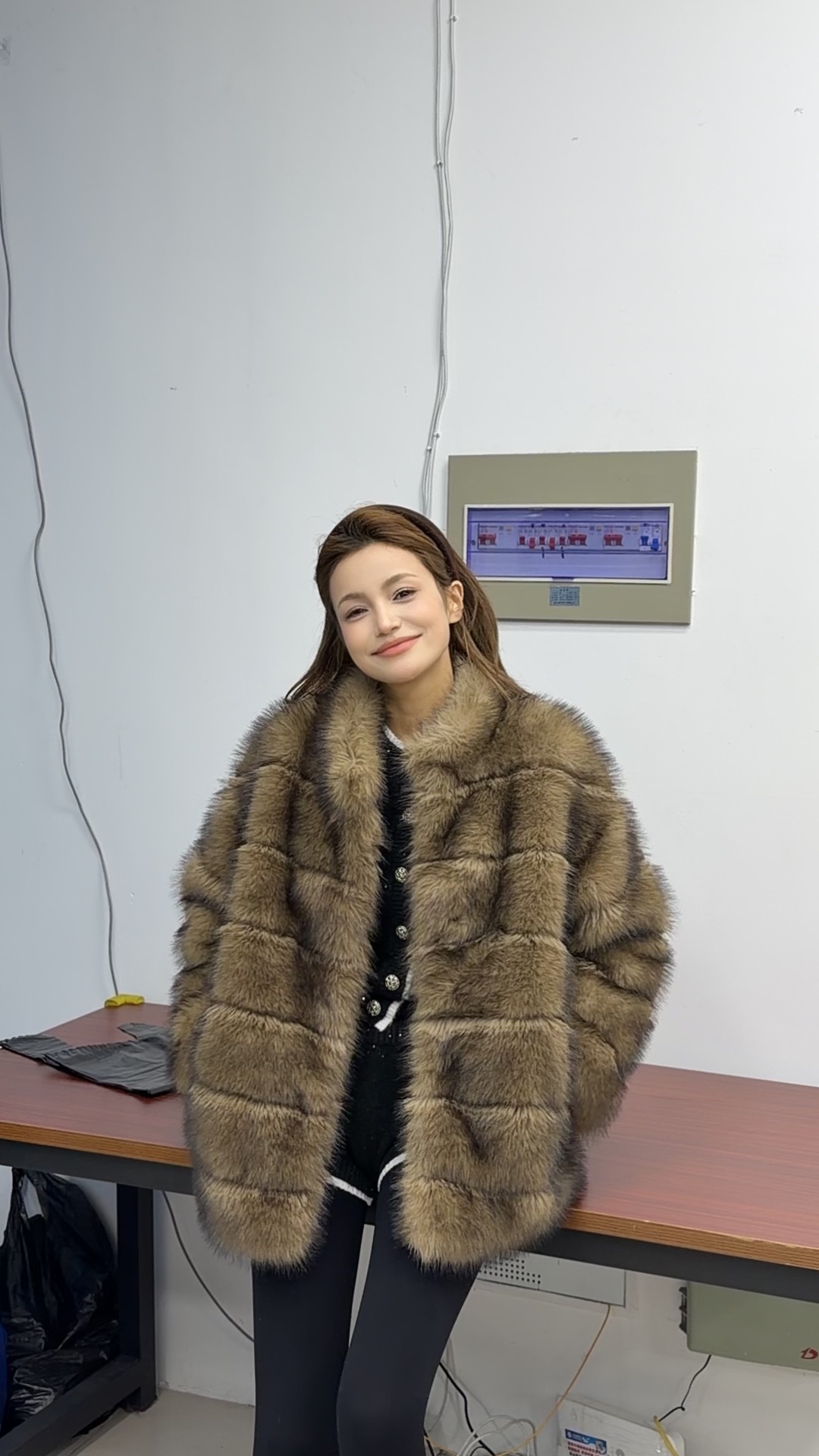 【迪拉呀】2025年立领俄罗斯满天星款毛毛外套衣长65厘米26801