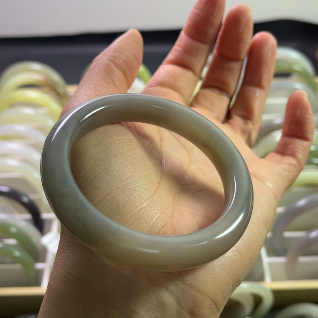 和田玉手镯56圈口未镶嵌