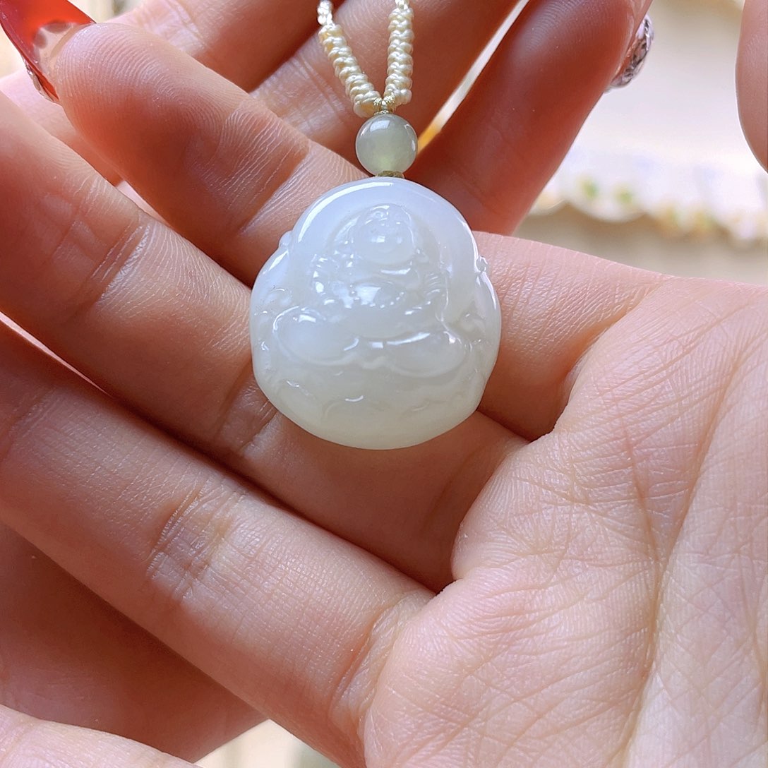 和田玉吊坠(赠链)未镶嵌小***皮