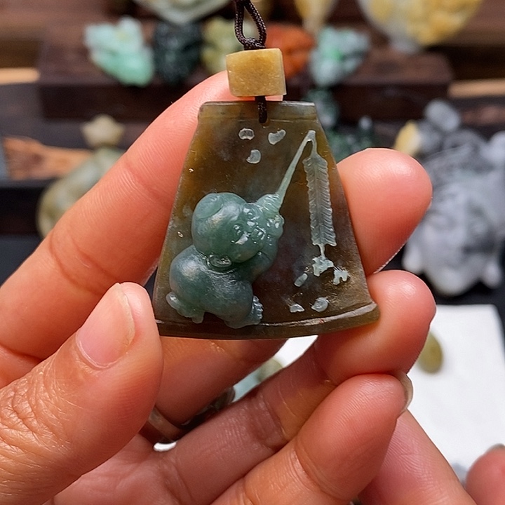 伟***少定制翡翠未镶嵌毛货抛光