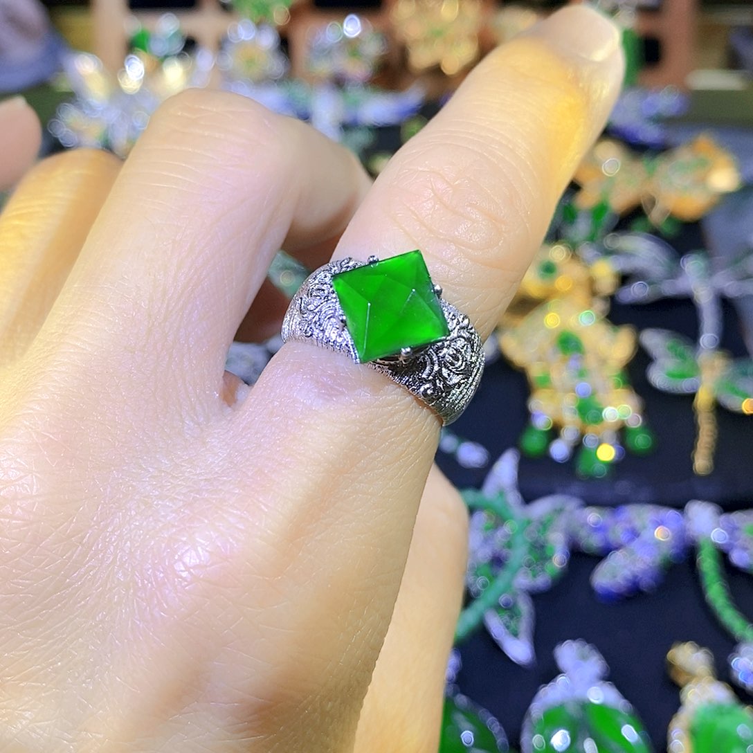 颈饰银S925镶嵌翡翠