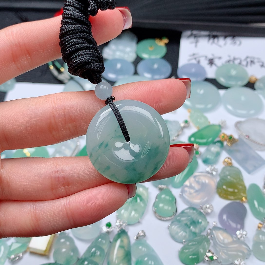 翡翠颈饰未镶嵌燕*天然翡翠