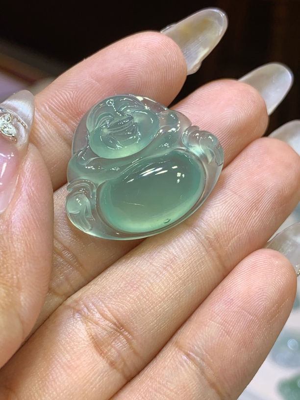 缅甸天然翡翠A货，冰种晴绿佛，绿油油耐看的很，无需包容越看越爱