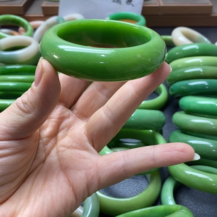 石英质玉手镯未镶嵌