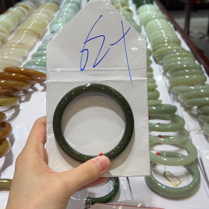 北****和田玉未镶嵌手镯