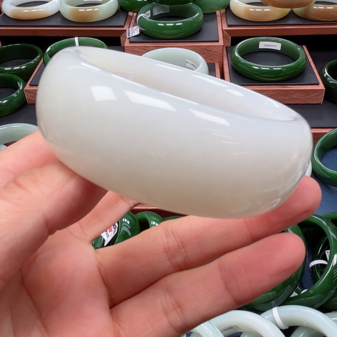 未镶嵌手镯和田玉