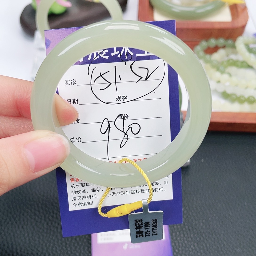和田玉未镶嵌手镯