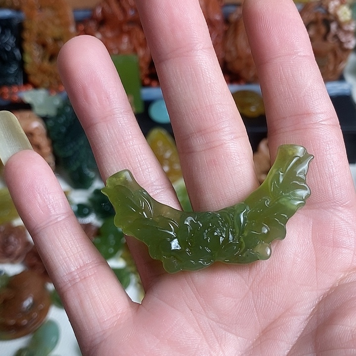 未镶嵌蛇纹石玉颈饰