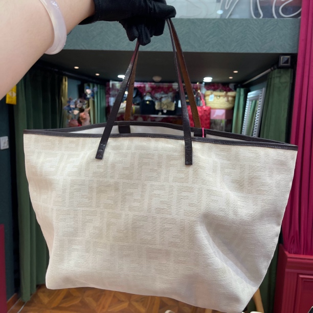 95新 FENDI/芬迪 fendi 奶昔白帆布购物袋子母包