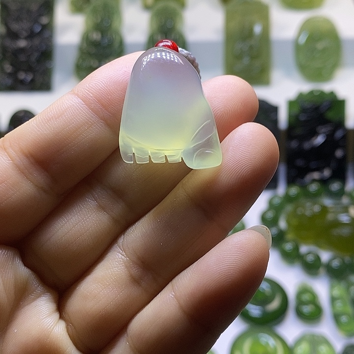 蛇纹石玉颈饰未镶嵌