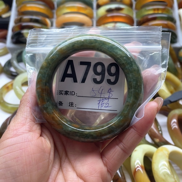 蛇纹石玉手镯未镶嵌