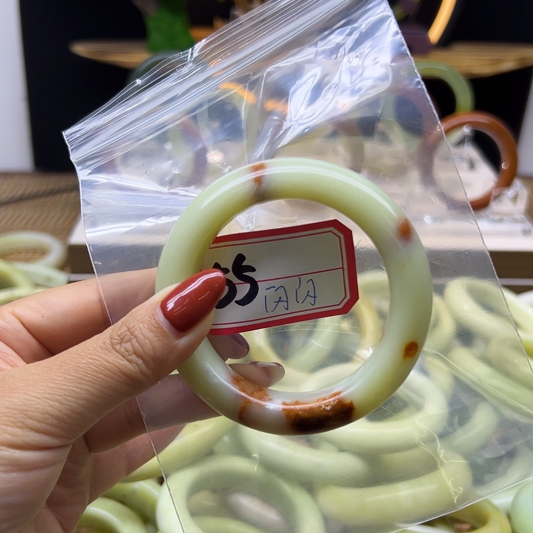 闪***蕊岫玉未镶嵌手镯岫