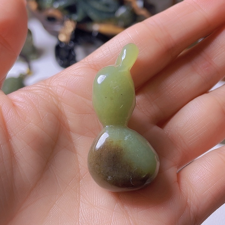 和田玉手把件未镶嵌