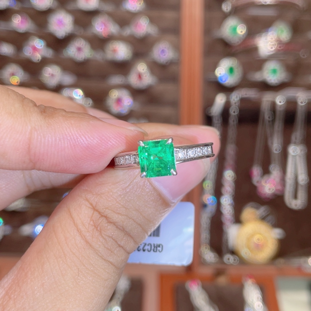祖母绿戒指铂Pt900镶嵌1.63ct 哥伦比亚