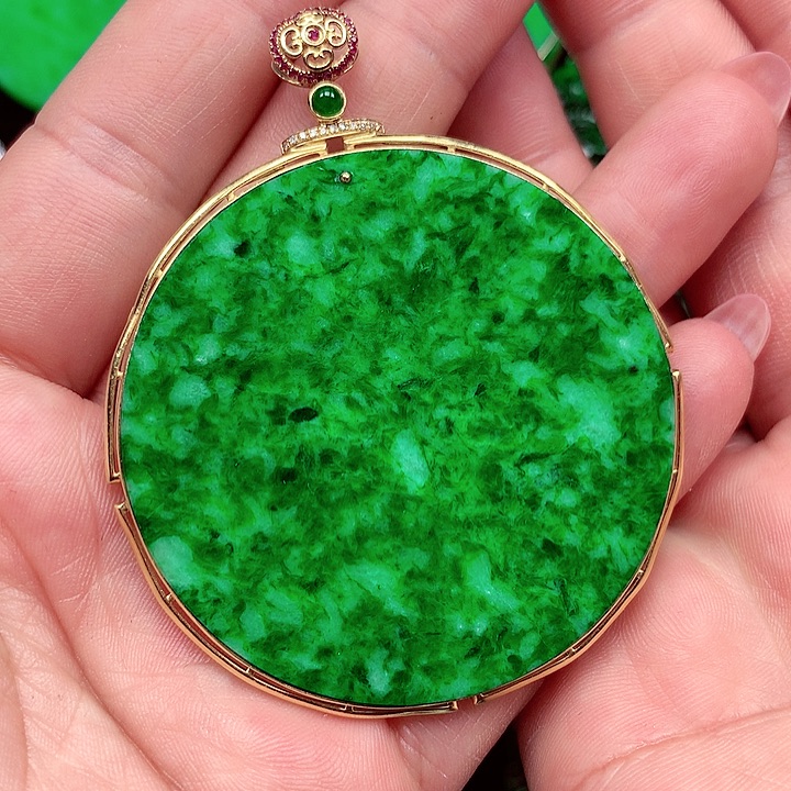 翡翠颈饰18K金镶嵌翡翠